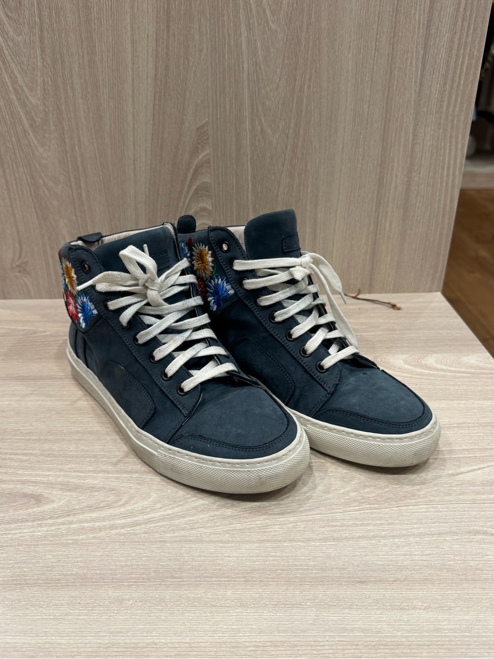 Del Toro Navy High-Top Sneakers with Multicolor Floral Embroidery